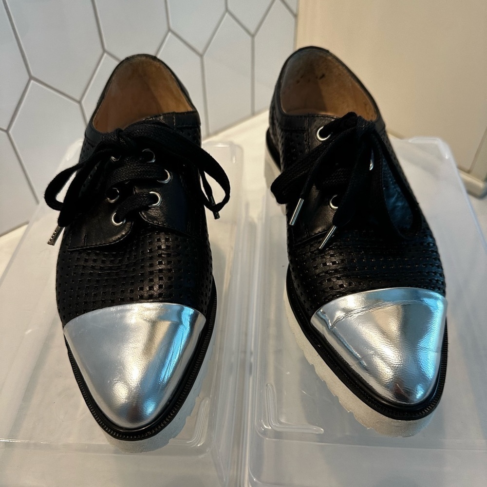 Musette Laced perforated Leather shoes with silver tips Size 38 (71/2)